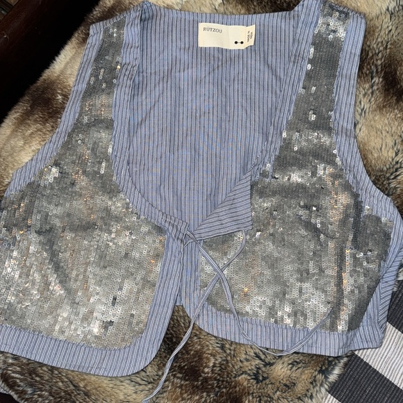 Beautiful VEST - Picture 3 of 4